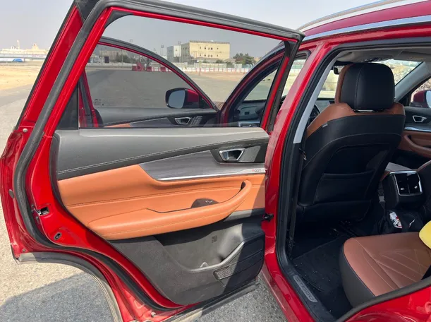 Car image 13