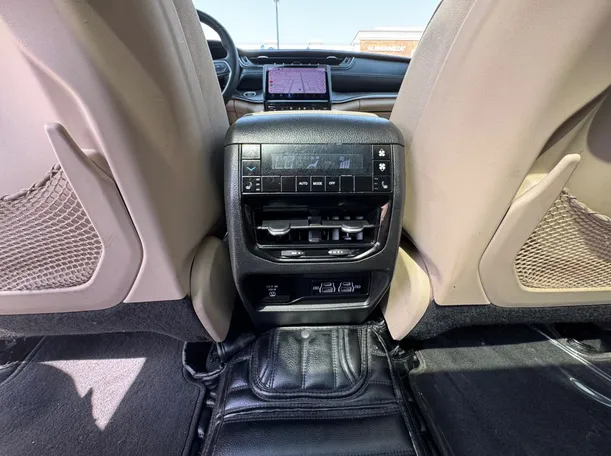 Car image 29