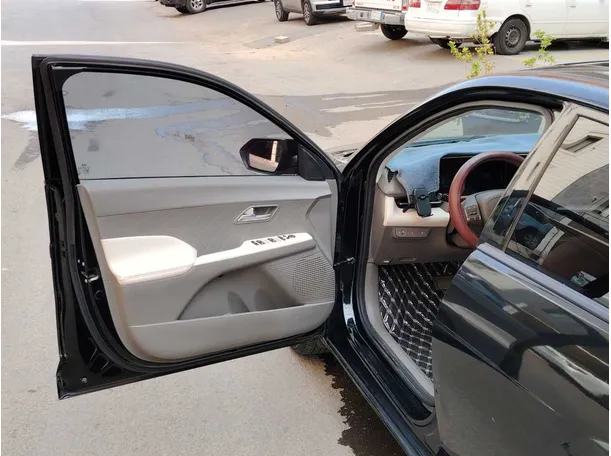 Car image 11