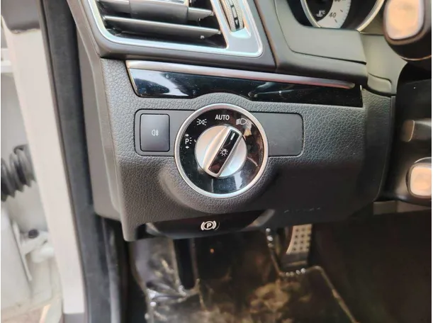 Car image 40