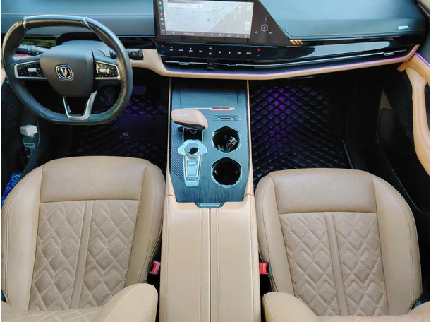 Car image 19