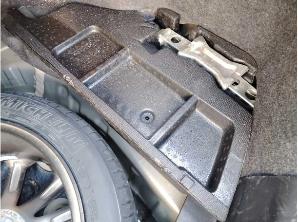 Car image 40