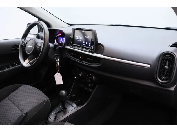 Car image 10