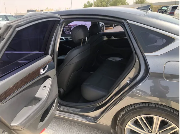 Car image 12