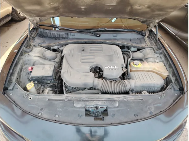 Car image 30