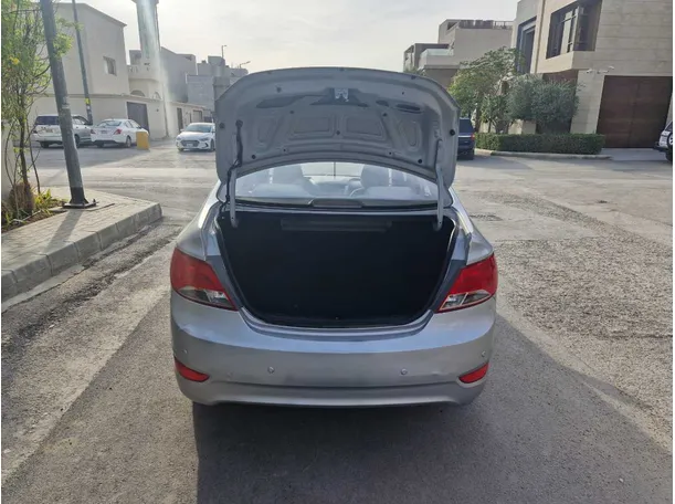 Car image 18