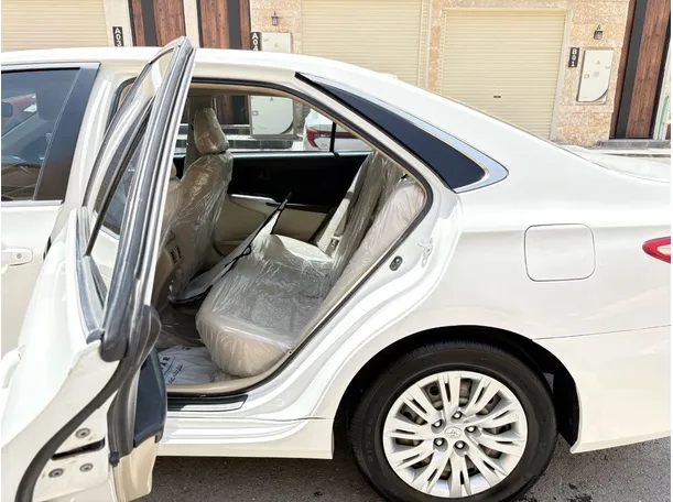 Car image 15
