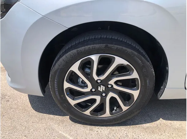 Car image 10