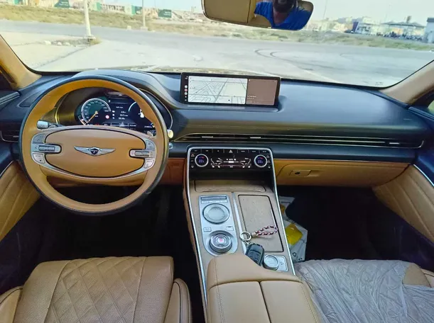 Car image 19