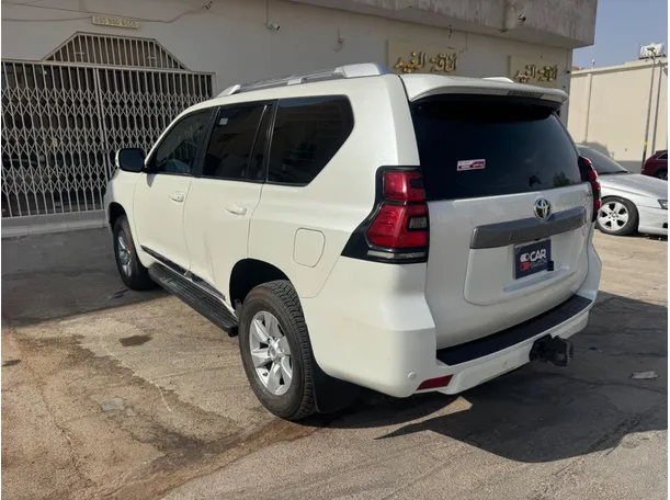 Car image 7