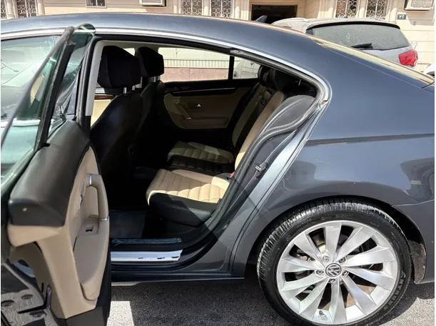 Car image 16