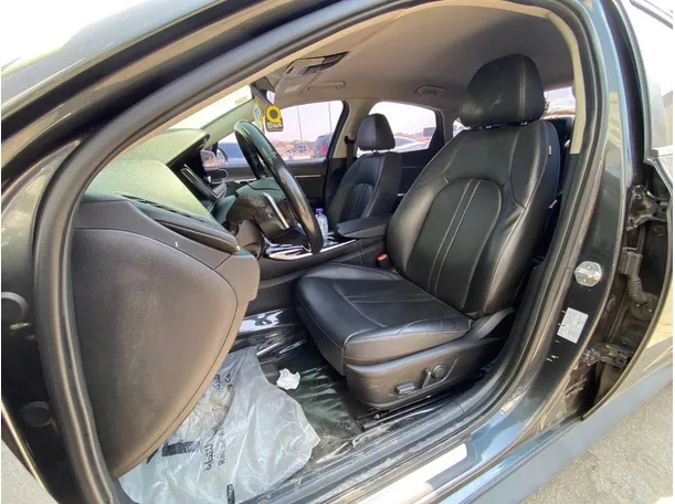 Car image 11