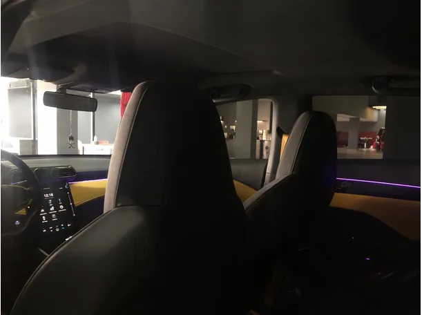 Car image 13