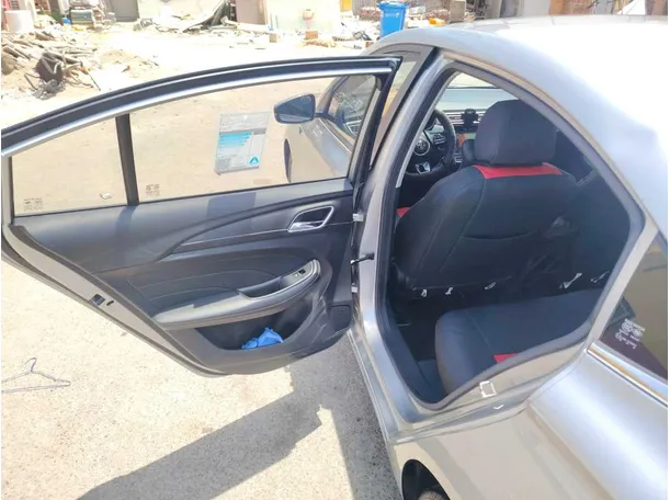 Car image 15