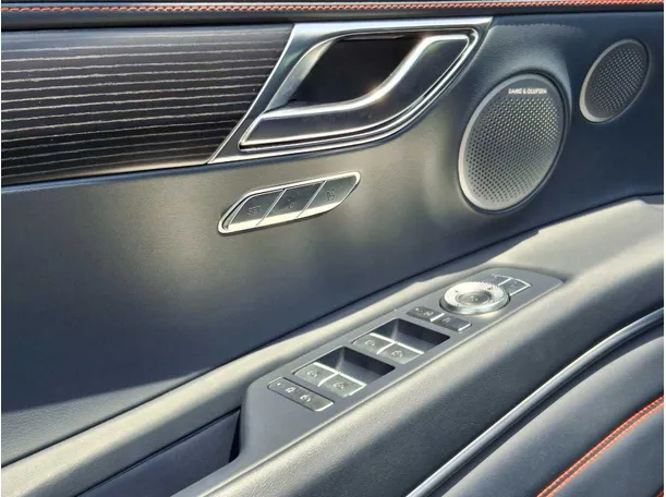 Car image 22