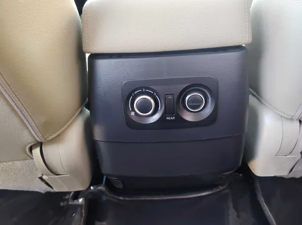 Car image 35