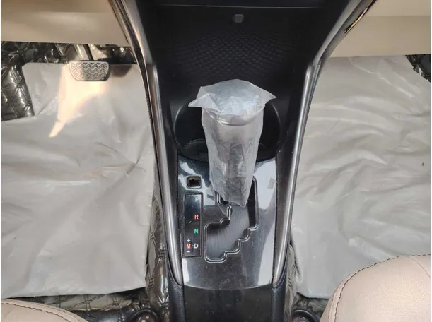 Car image 19