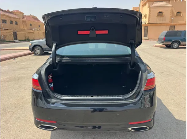 Car image 22