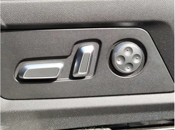 Car image 29