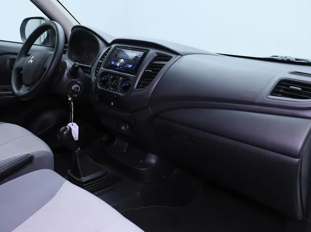 Car image 10