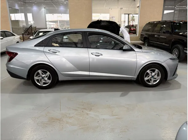 Car image 4