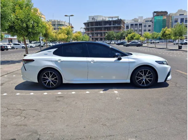 Car image 8