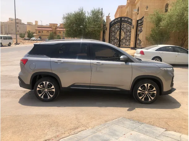 Car image 4