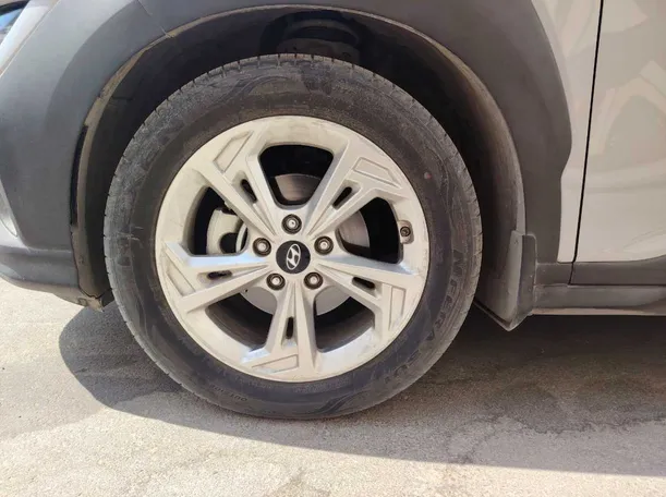 Car image 10