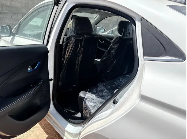 Car image 16
