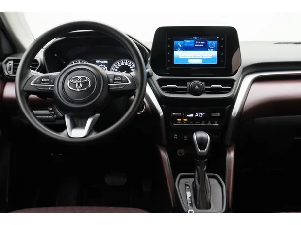 Car image 15