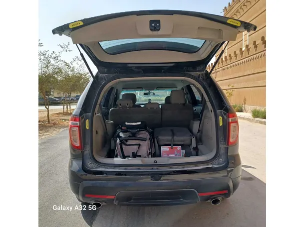 Car image 25