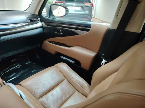 Car image 39
