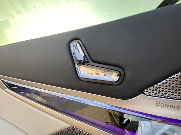 Car image 26