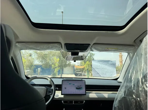 Car image 14