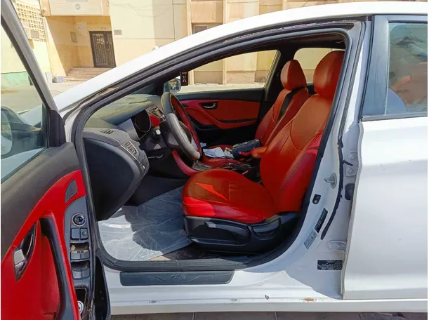 Car image 13