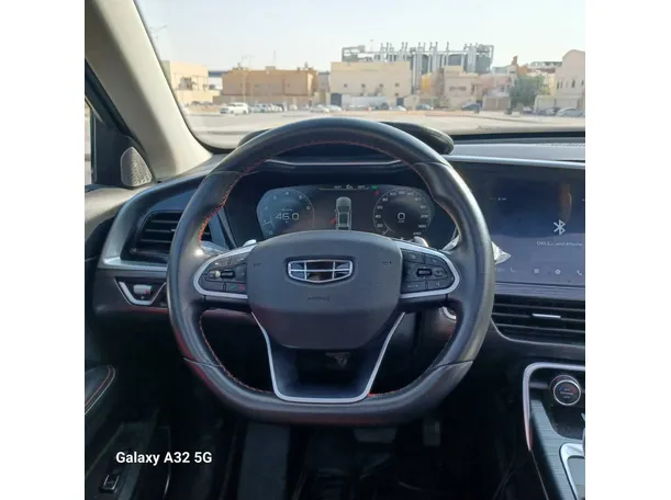 Car image 19