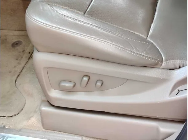 Car image 28