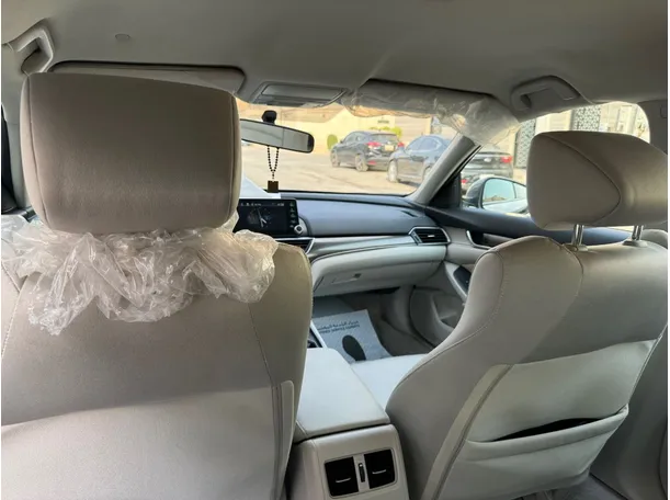 Car image 17