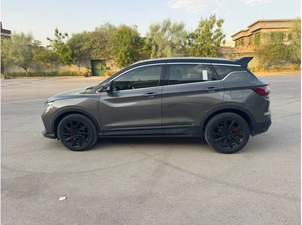 Car image 8