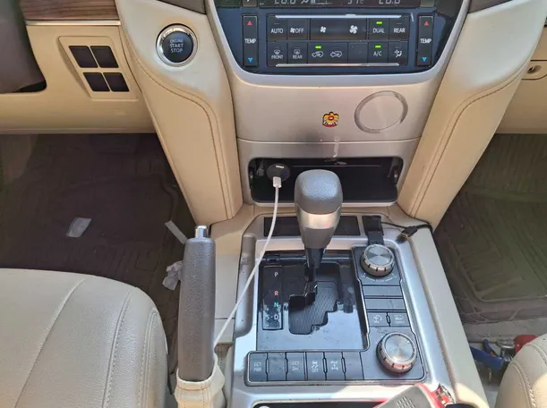 Car image 15