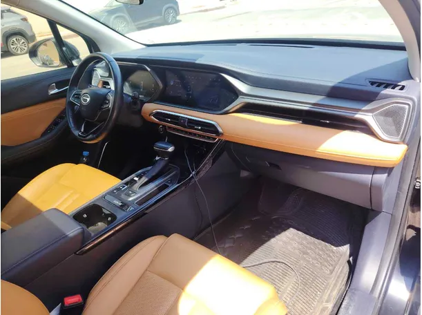 Car image 13