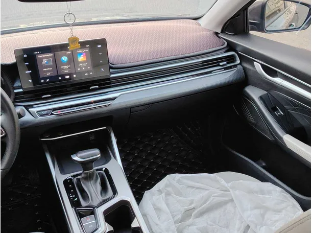 Car image 19