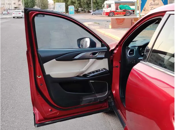 Car image 10