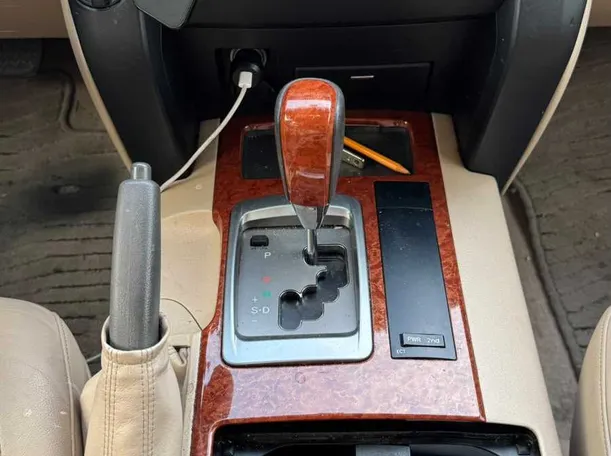 Car image 17