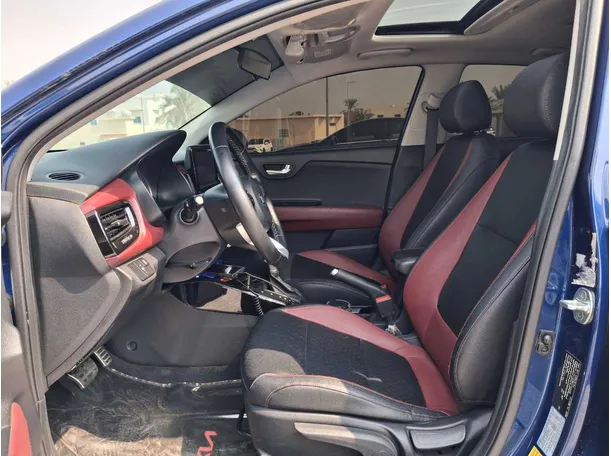 Car image 12