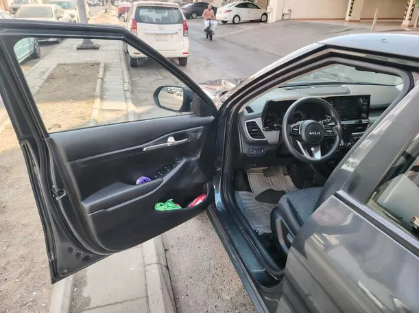 Car image 12