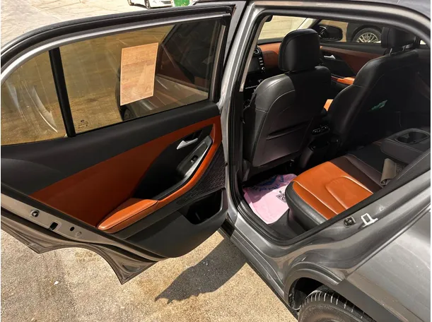 Car image 12