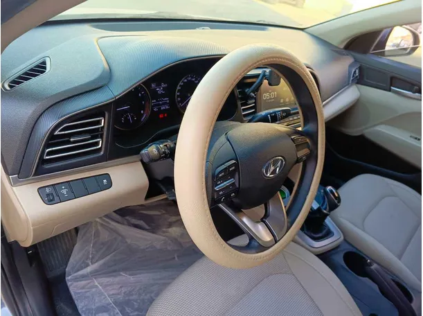 Car image 12