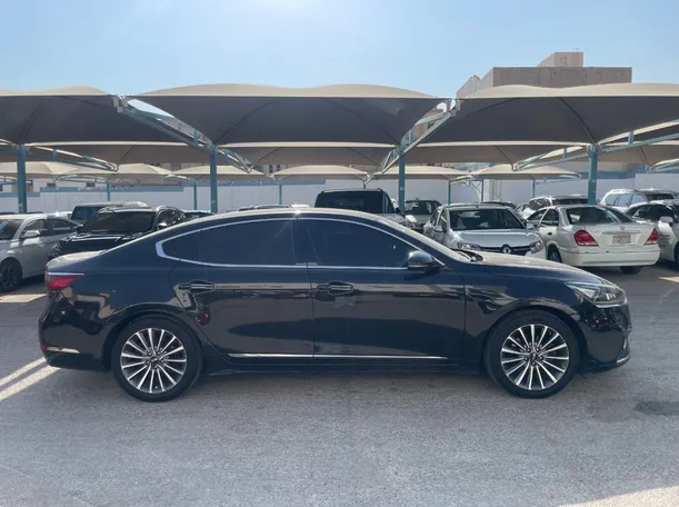 Car image 4