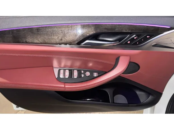Car image 28